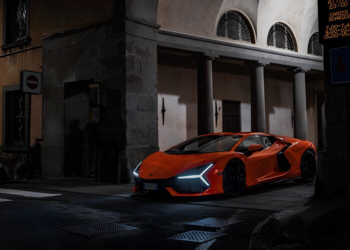 Bergamo svela la Lamborghini Revuelto: incomparabile innovazione ed eleganza